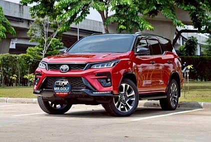 SUV with driver for tourists - safe travel