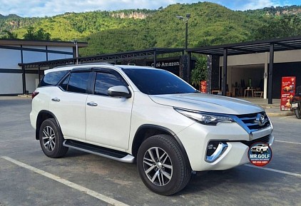 รถ SUV ส่วนตัวสำหรับบริการรถเช่าพร้อมคนขับ เดินทางสะดวก ปลอดภัย เหมาะสำหรับท่องเที่ยวและเดินทางต่างจังหวัด